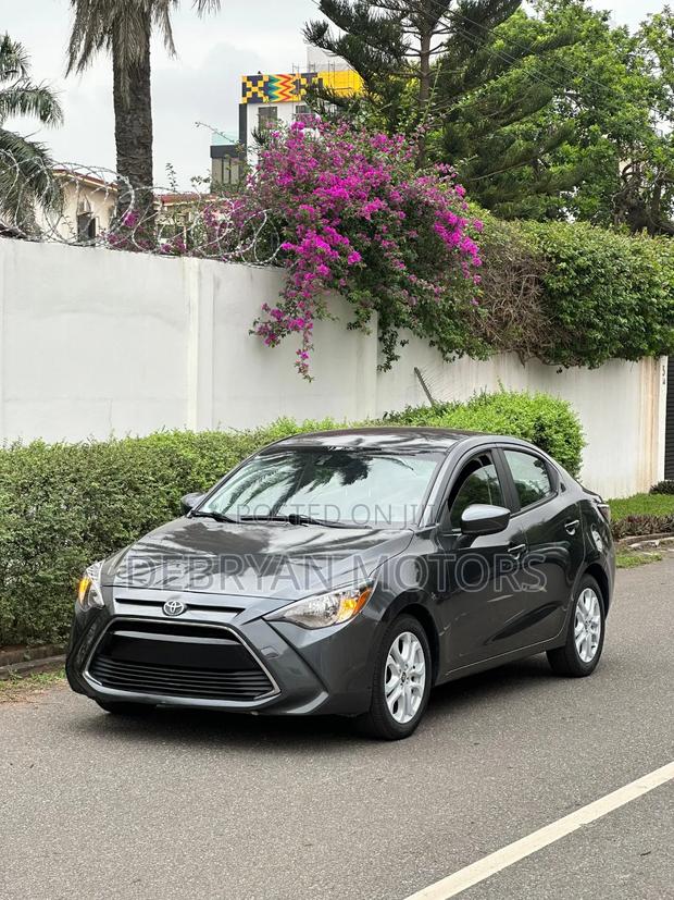 Toyota Yaris iA 1.5 FWD 2017 Gray