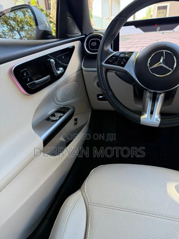 Mercedes-Benz C300 2022 White