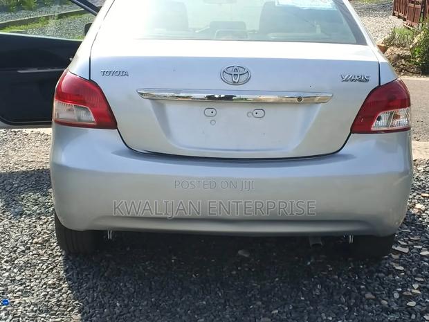 Toyota Yaris 2011 Silver