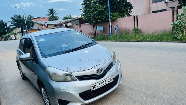Toyota Vitz 1.3 AWD 3dr 2012 Gray