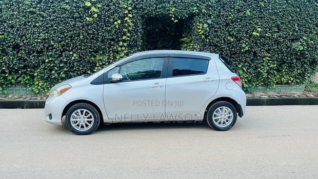 Toyota Vitz 1.3 AWD 3dr 2012 Gray