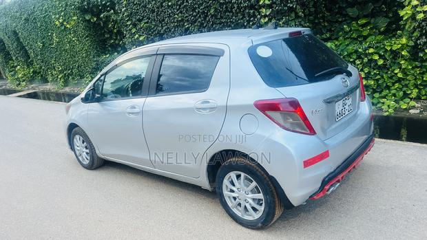 Toyota Vitz 1.3 AWD 3dr 2012 Gray