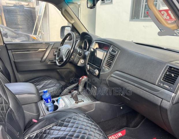 Mitsubishi Pajero 2015 Black