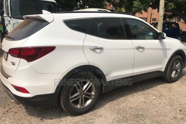 Hyundai Santa Fe 2017 White