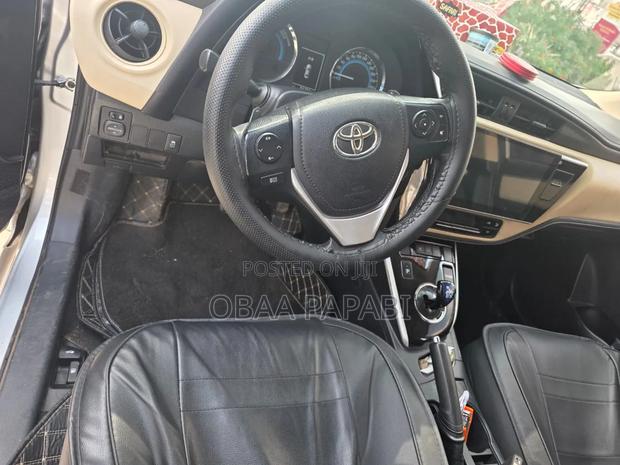 Toyota Corolla 2018 Silver