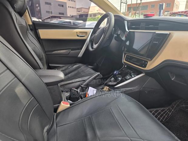 Toyota Corolla 2018 Silver