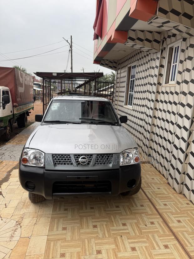 Nissan Hardbody 2008 Silver