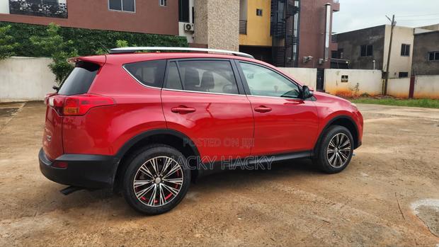 Toyota RAV4 2015 Red