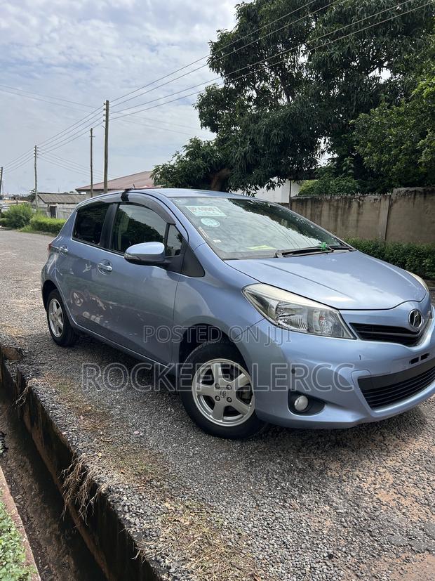 Toyota Vitz 1.3 FWD 3dr 2014 Blue
