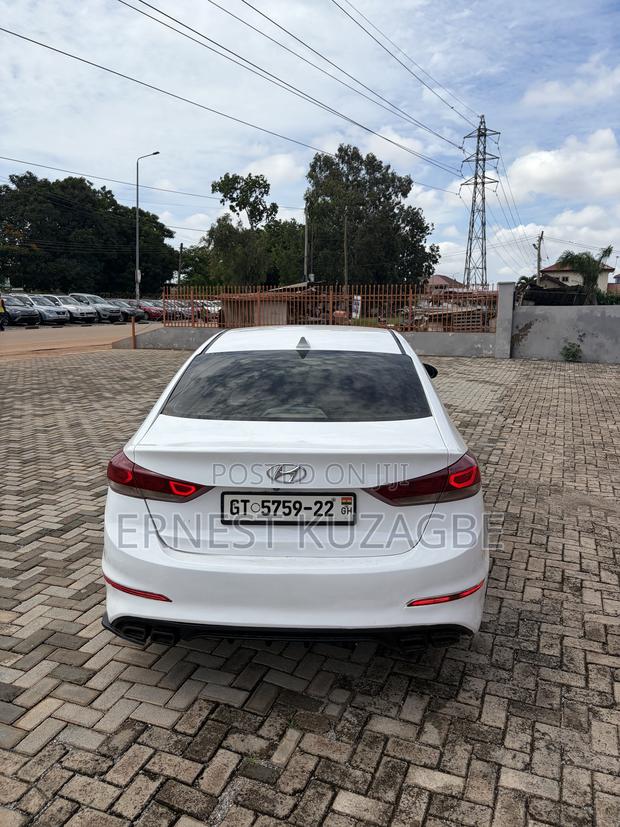 Hyundai Elantra 2017 White