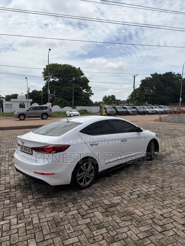 Hyundai Elantra 2017 White