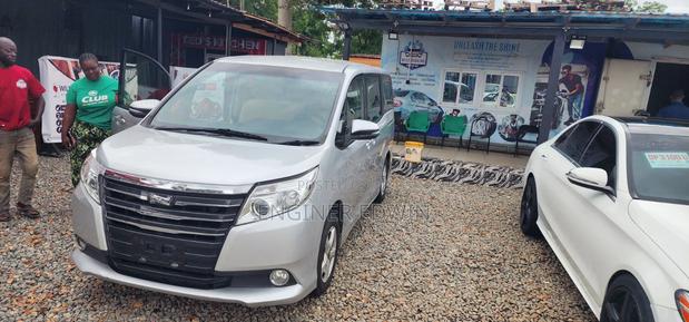 Toyota Noah 2.0 FWD (8 Seater) 2014 Gray
