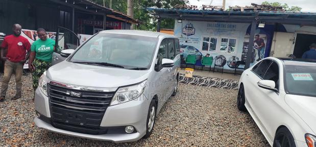 Toyota Noah 2.0 FWD (8 Seater) 2014 Gray