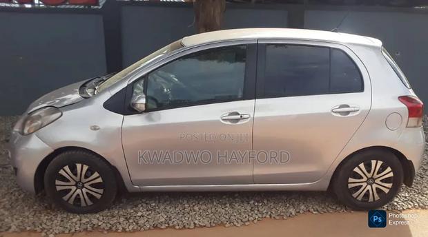 Toyota Vitz 2010 Silver