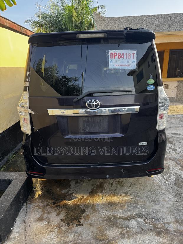 Toyota Voxy 2013 Black