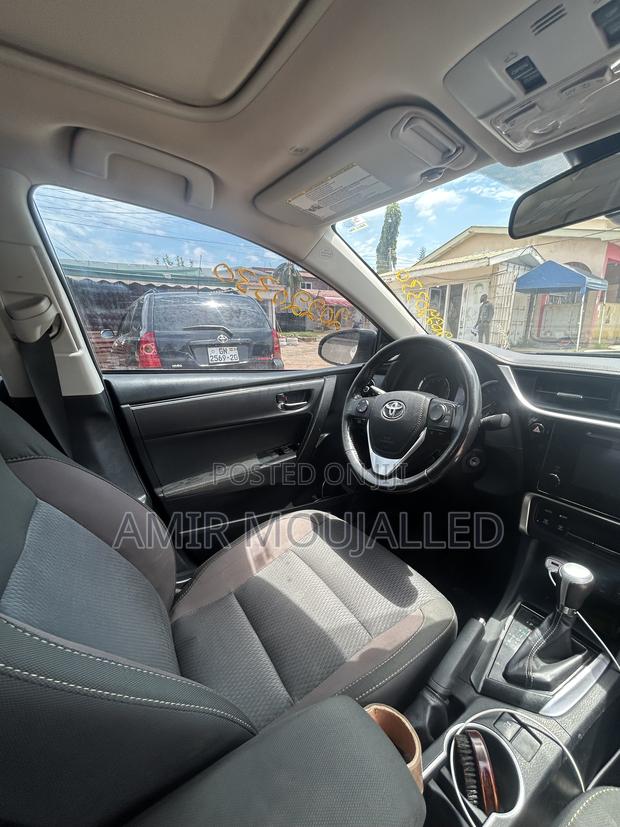 Toyota Corolla LE 4dr Sedan (1.8L 4cyl CVT) 2017 Gray