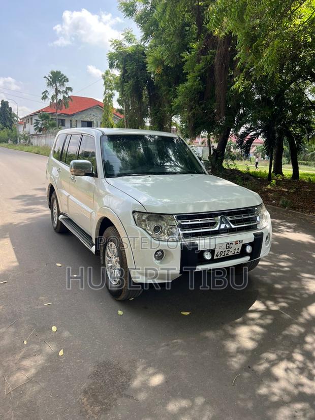 Mitsubishi Pajero 2010 White