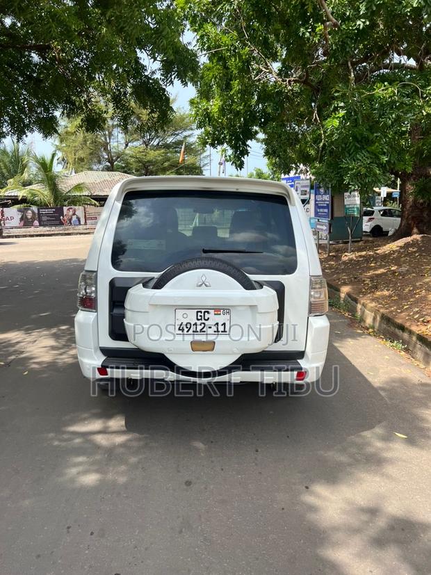 Mitsubishi Pajero 2010 White