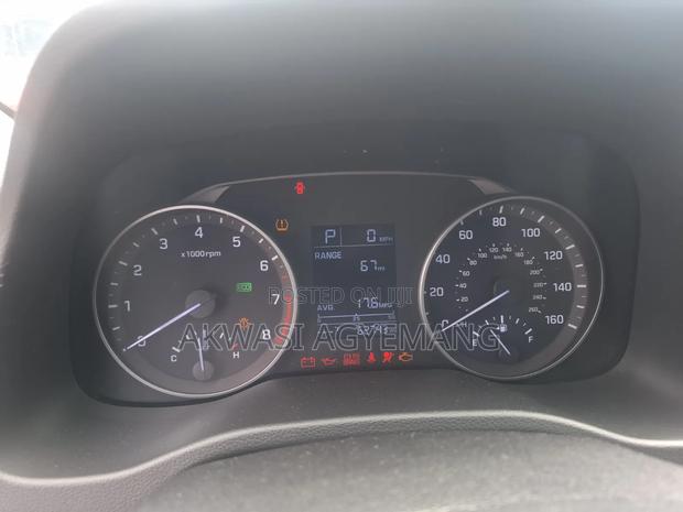 Hyundai Elantra 2018 Silver