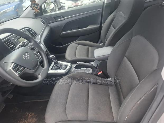 Hyundai Elantra 2018 Silver