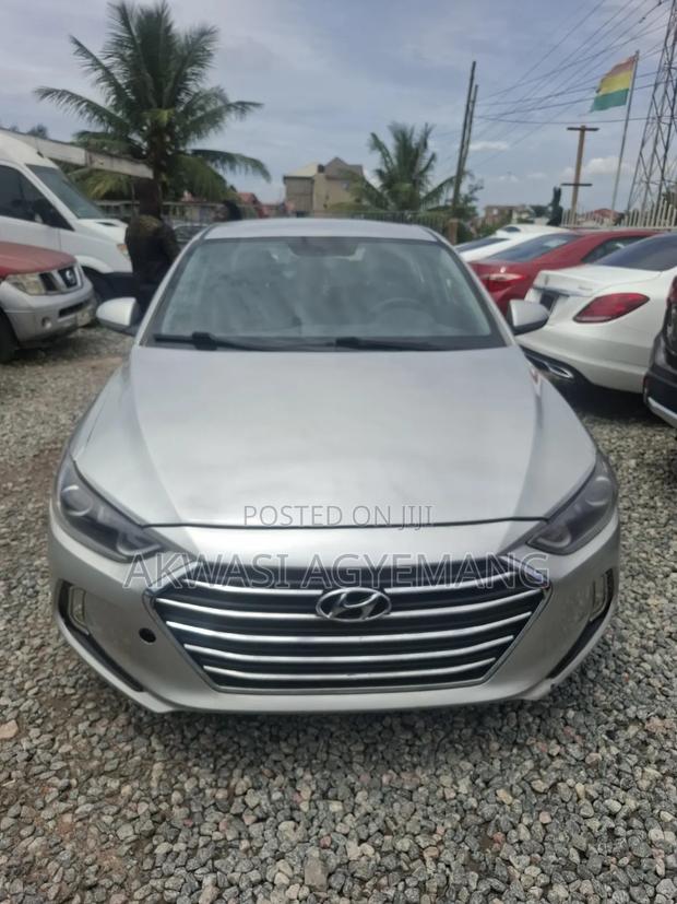 Hyundai Elantra 2018 Silver