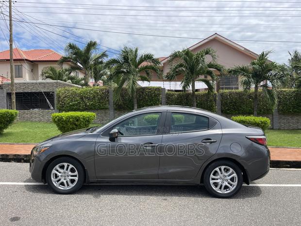 Toyota Yaris iA 1.5 FWD 2018 Gray