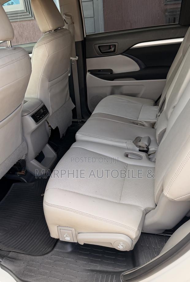 Toyota Highlander LE Plus 2019 White