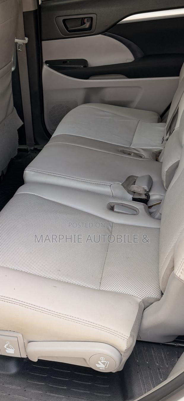 Toyota Highlander LE Plus 2019 White