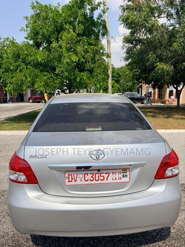 Toyota Yaris Base Sedan 4dr 2010 Silver