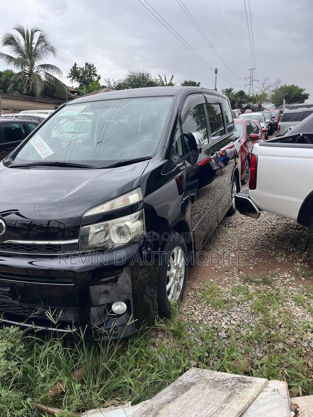 Toyota Voxy 2012 Black