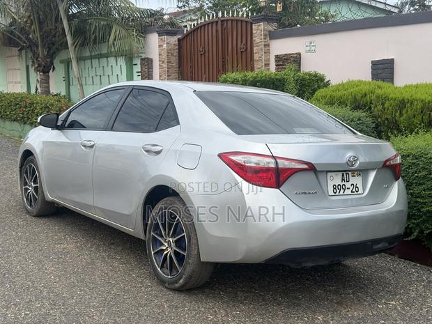 Toyota Corolla LE Premium 4dr Sedan (1.8L 4cyl CVT) 2016 Silver