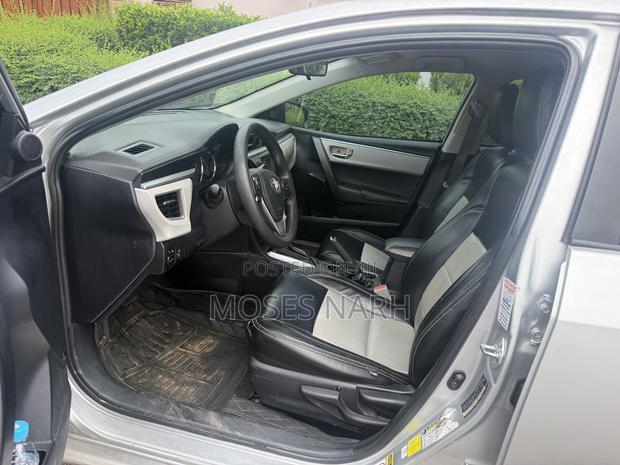 Toyota Corolla LE Premium 4dr Sedan (1.8L 4cyl CVT) 2016 Silver