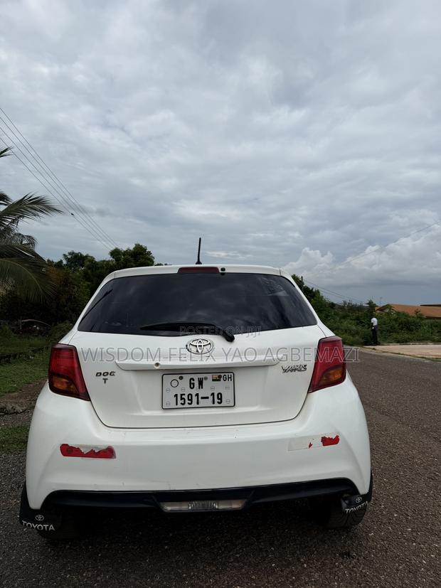 Toyota Yaris LE Hatchback 5dr 2017 White