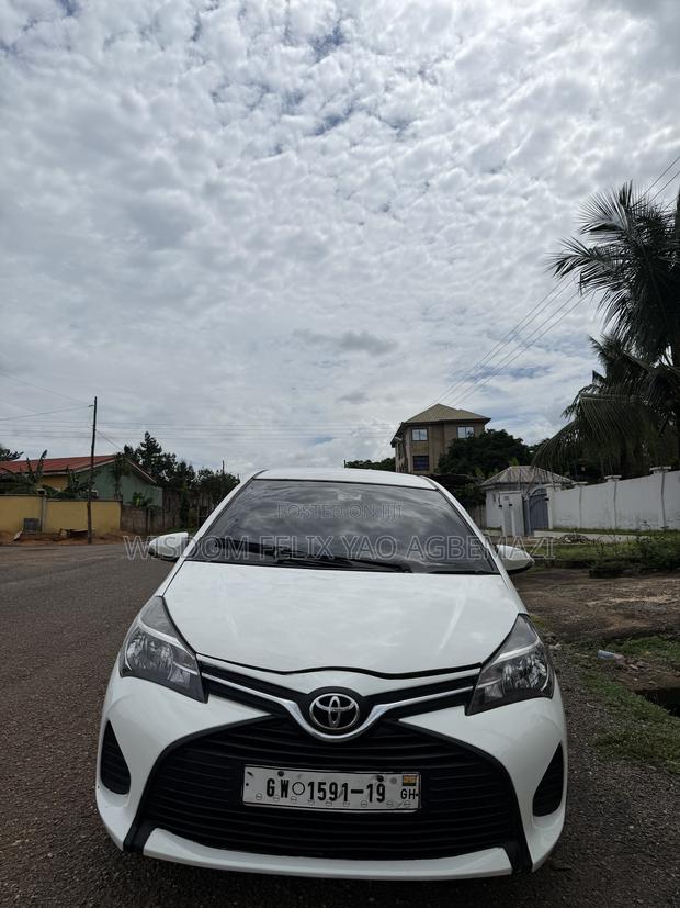 Toyota Yaris LE Hatchback 5dr 2017 White