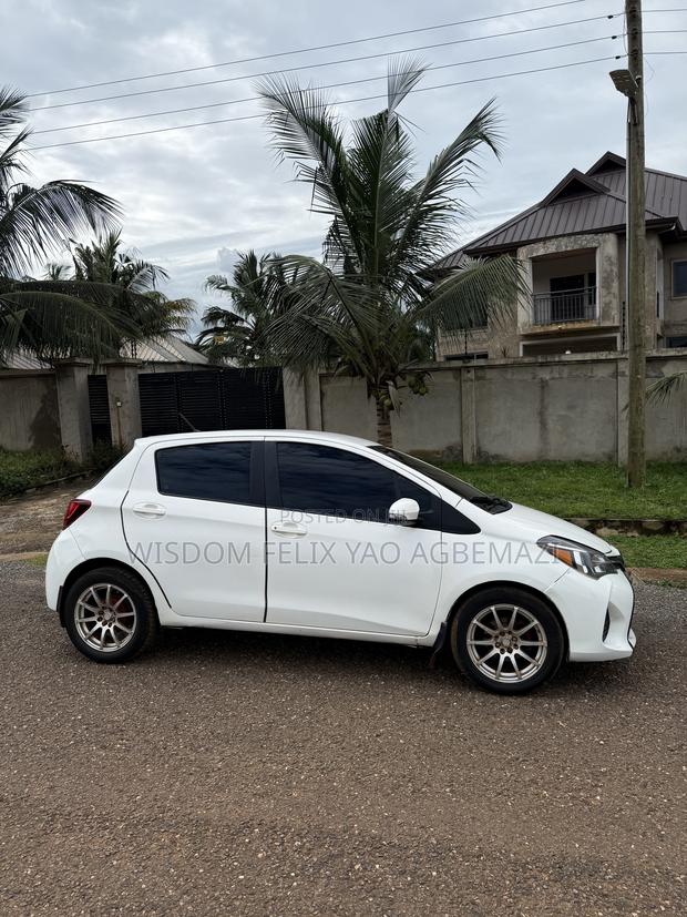Toyota Yaris LE Hatchback 5dr 2017 White