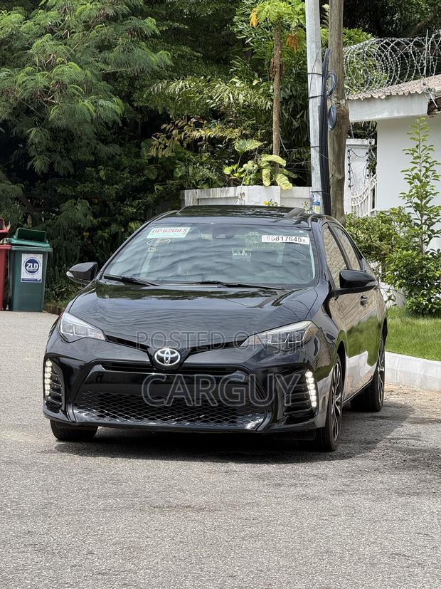 Toyota Corolla SE (1.8L 4cyl 6M) 2019 Black