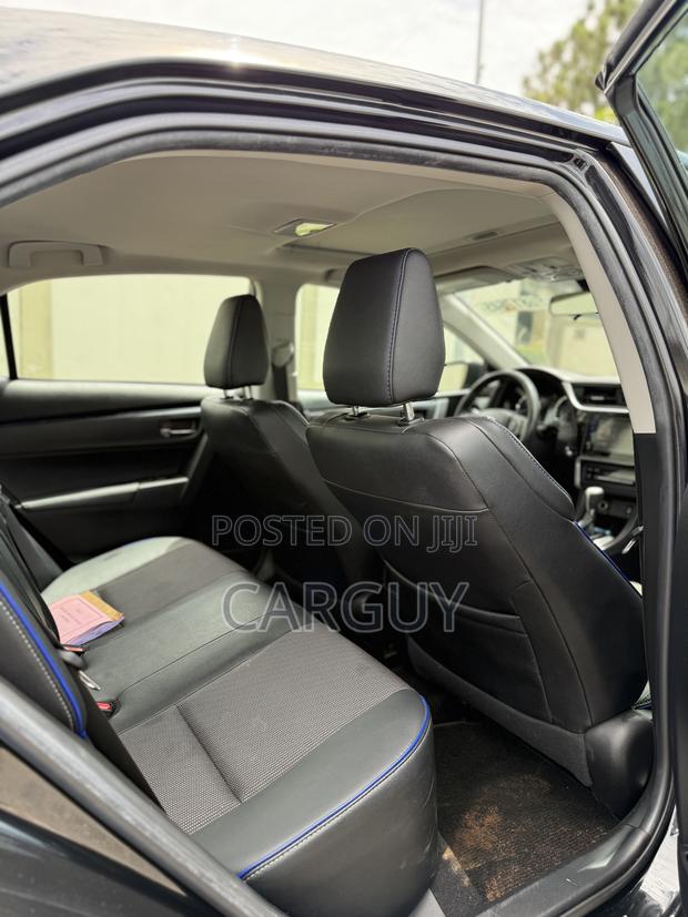 Toyota Corolla SE (1.8L 4cyl 6M) 2019 Black