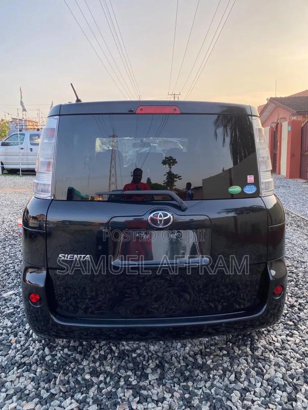 Toyota Sienta 2014 Black