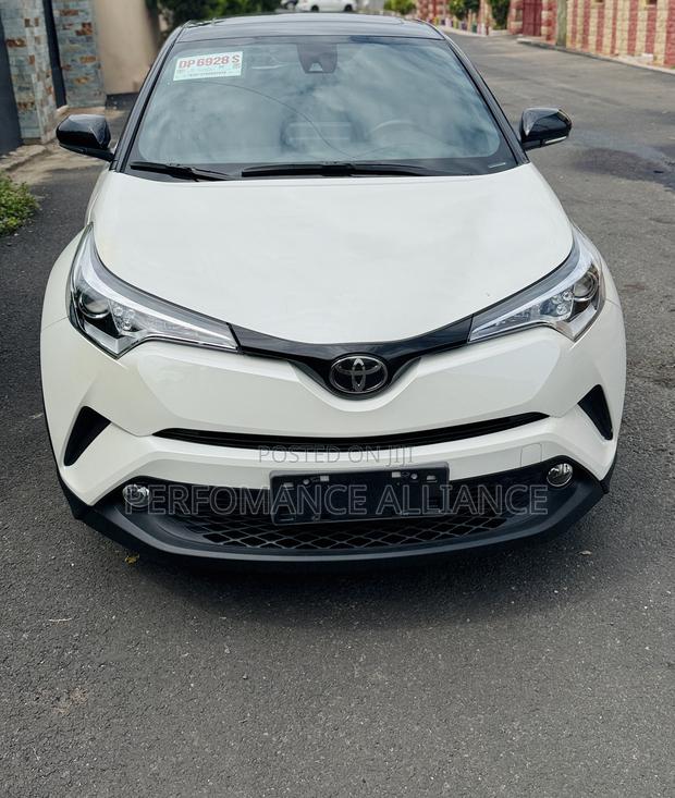 Toyota C-HR XLE 2021 White