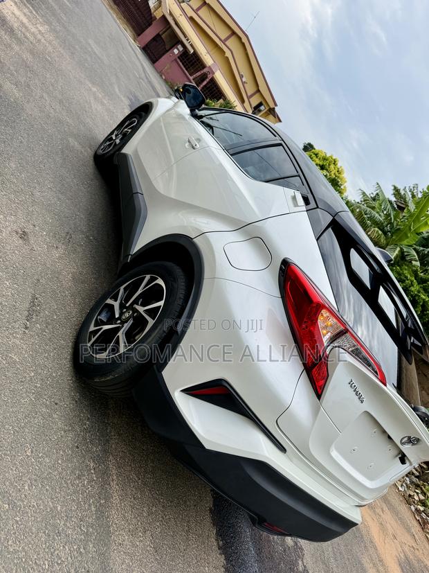 Toyota C-HR XLE 2021 White