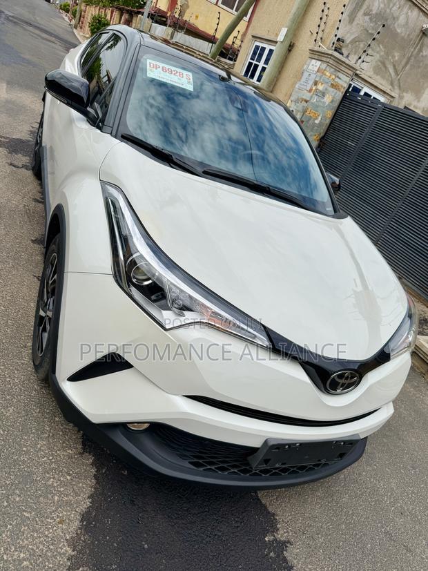 Toyota C-HR XLE 2021 White