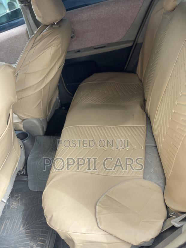 Toyota Vitz 2010 Silver
