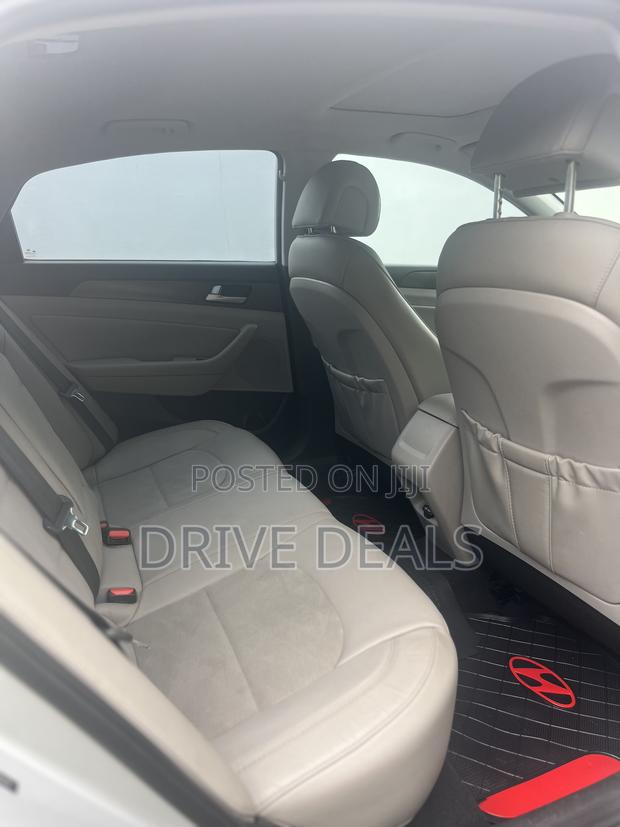 Hyundai Sonata Sport 2.0T Sedan FWD (2.0L 4cyl 6A) 2017 Silver