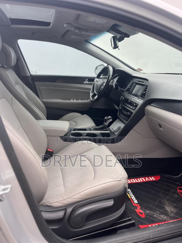 Hyundai Sonata Sport 2.0T Sedan FWD (2.0L 4cyl 6A) 2017 Silver