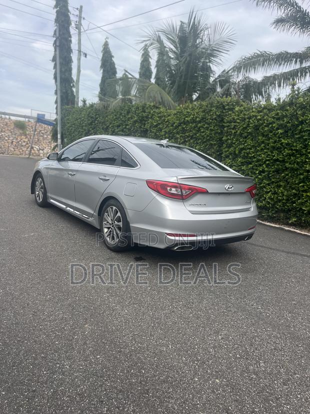 Hyundai Sonata Sport 2.0T Sedan FWD (2.0L 4cyl 6A) 2017 Silver