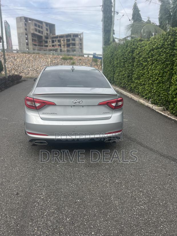 Hyundai Sonata Sport 2.0T Sedan FWD (2.0L 4cyl 6A) 2017 Silver