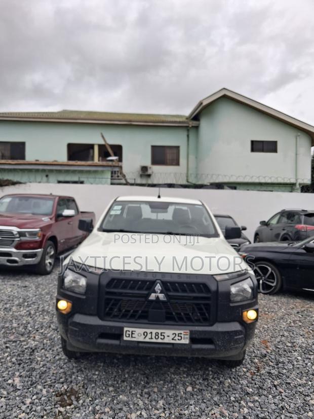Mitsubishi L200 2025 White