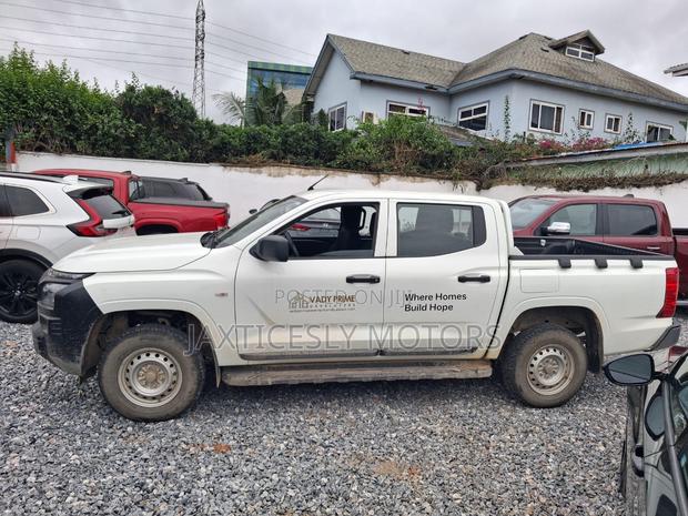 Mitsubishi L200 2025 White