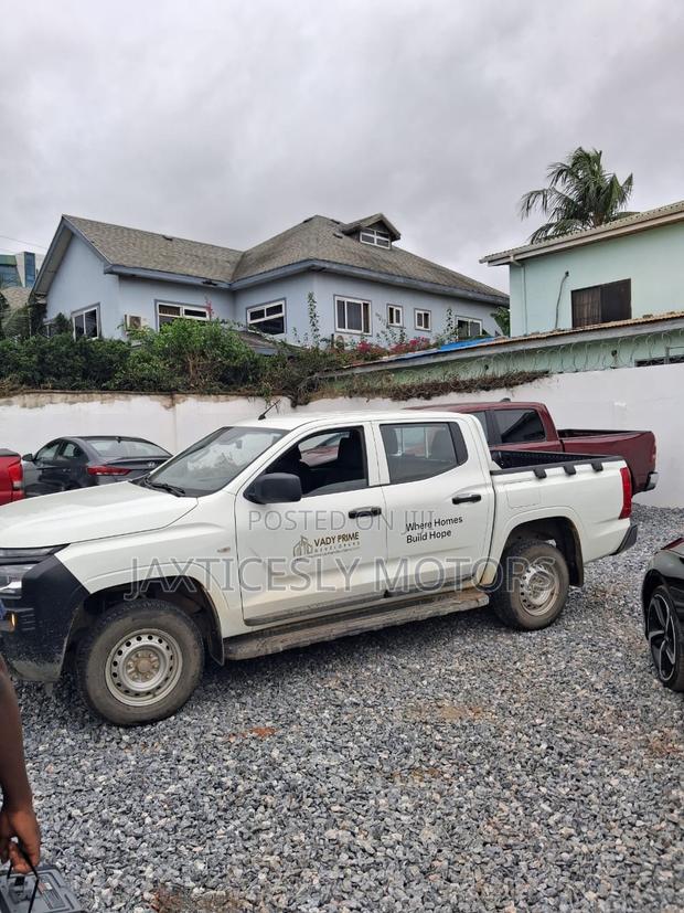 Mitsubishi L200 2025 White