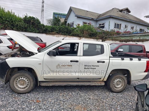 Mitsubishi L200 2025 White
